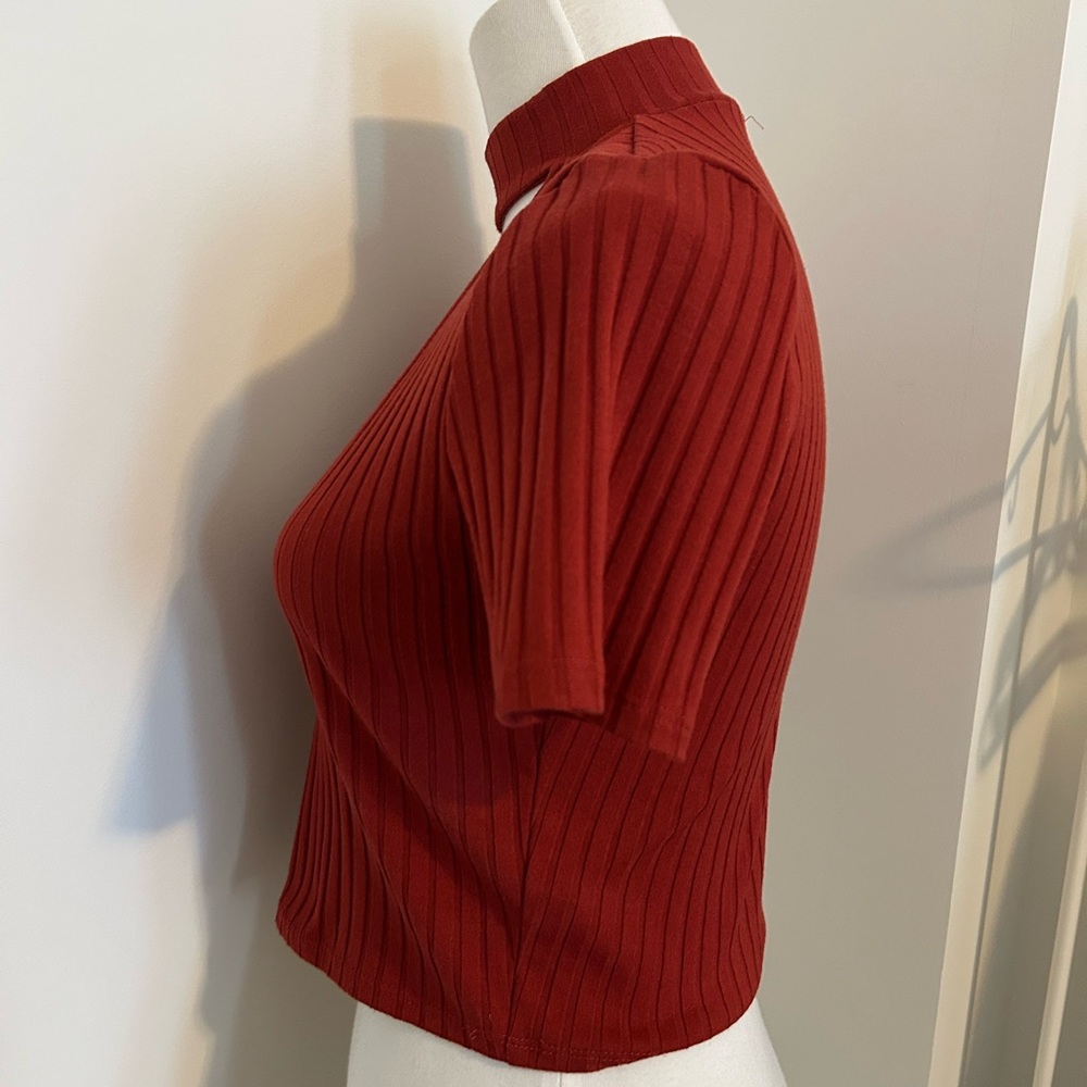 Red Ribbed Deep V-Neck Short Sleeve Top - Picture 3 of 4